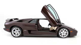 Illustration for article titled Last Lamborghini Diablo ever built to sell at auction later this month